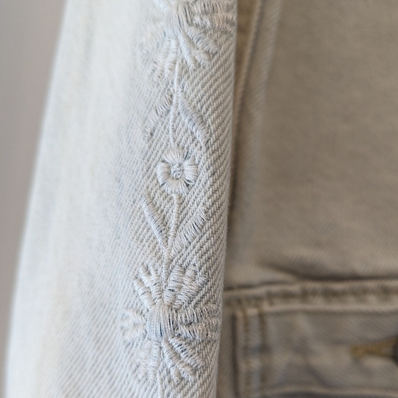 Levi's Bleached Light Wash Denim Jean Jacket Country Western Embroidered Sleeves - Picture 6 of 8